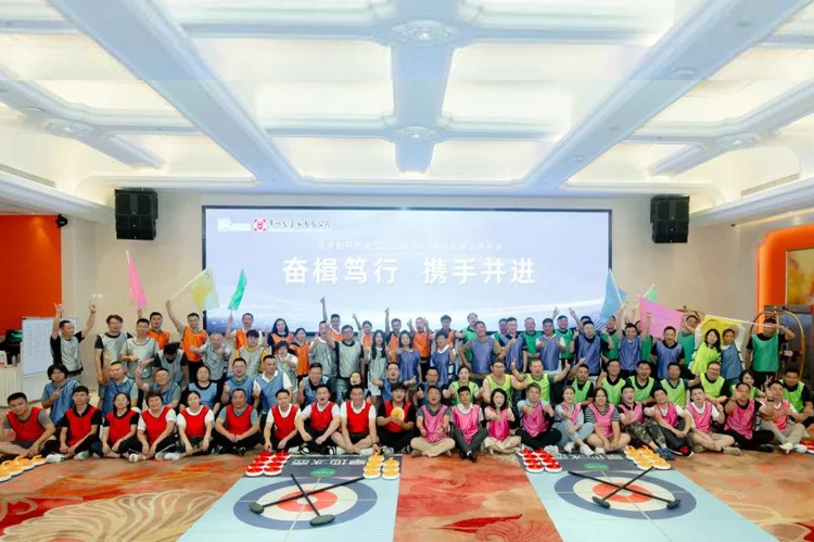 奮楫篤行 攜手并進(jìn) | 常州制藥廠(chǎng)有限公司二、三部營(yíng)銷(xiāo)半年會(huì )順利召開(kāi)。