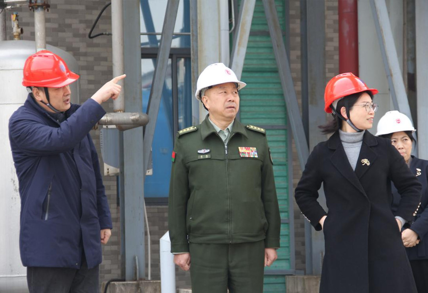常州市委常委、常州軍分區大校司令員廖鵬一行來(lái)常州制藥廠(chǎng)調研公司黨管武裝相關(guān)工作